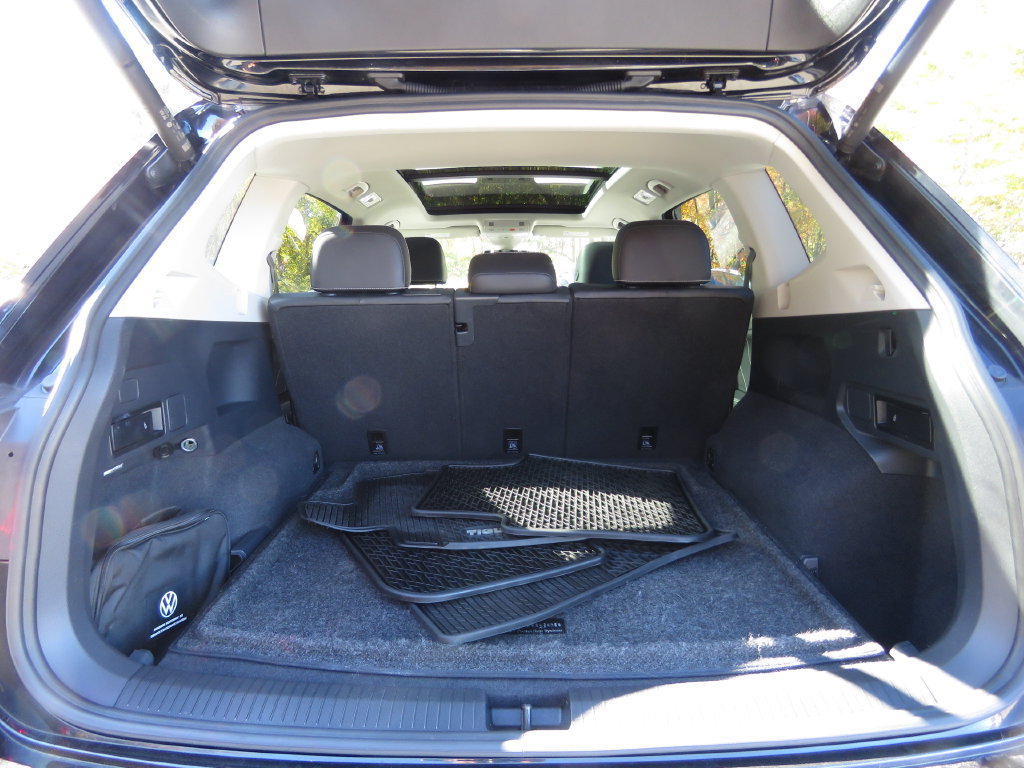 Used 2022 Volkswagen Tiguan SE w/ Panoramic Sunroof Package AWD/4WD image 17