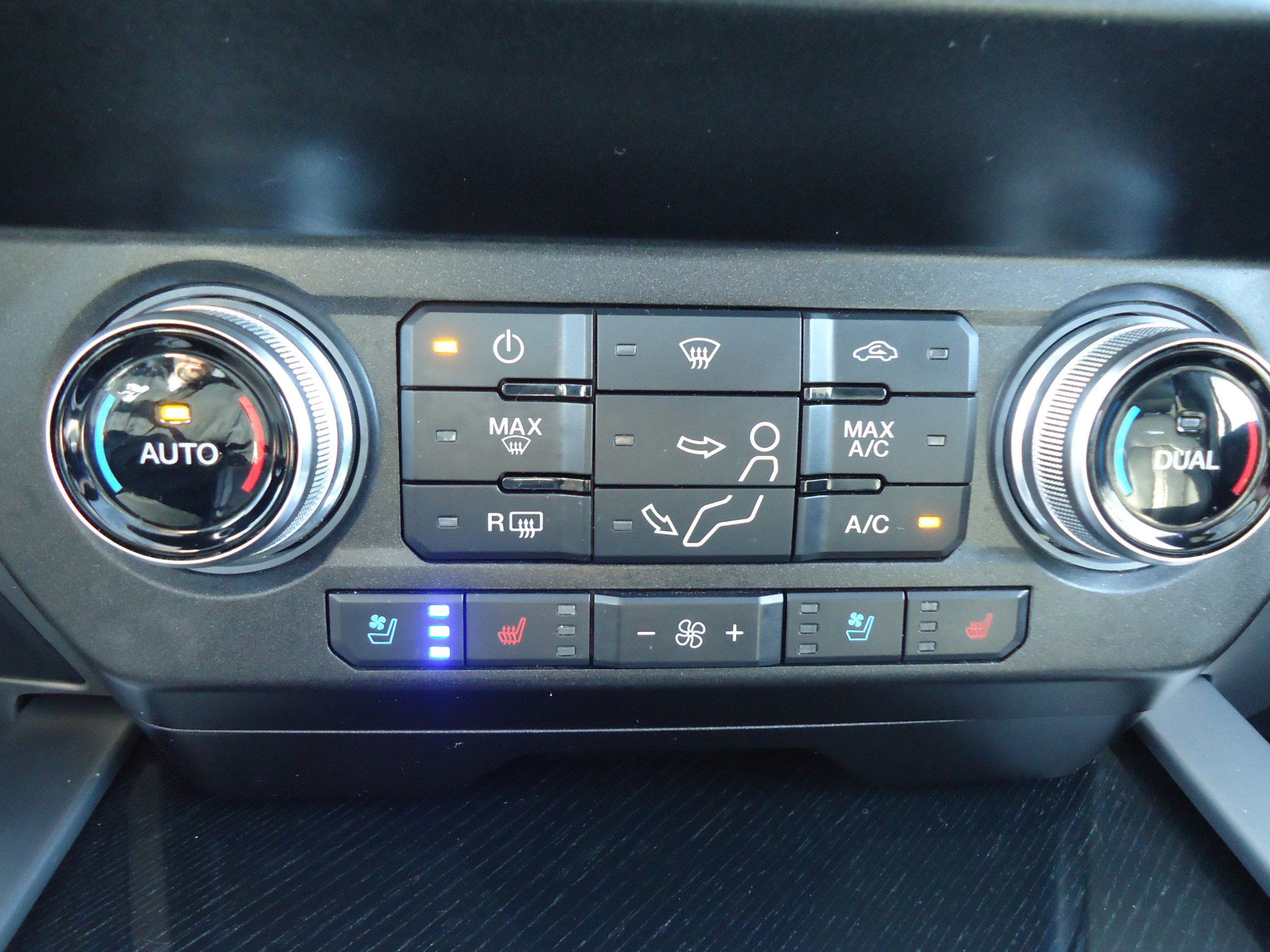 Used 2020 Ford F350 Platinum w/ Tremor Off-Road Package AWD/4WD image 25