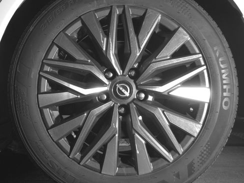 Used 2025 Nissan Altima 2.5 SV image 14