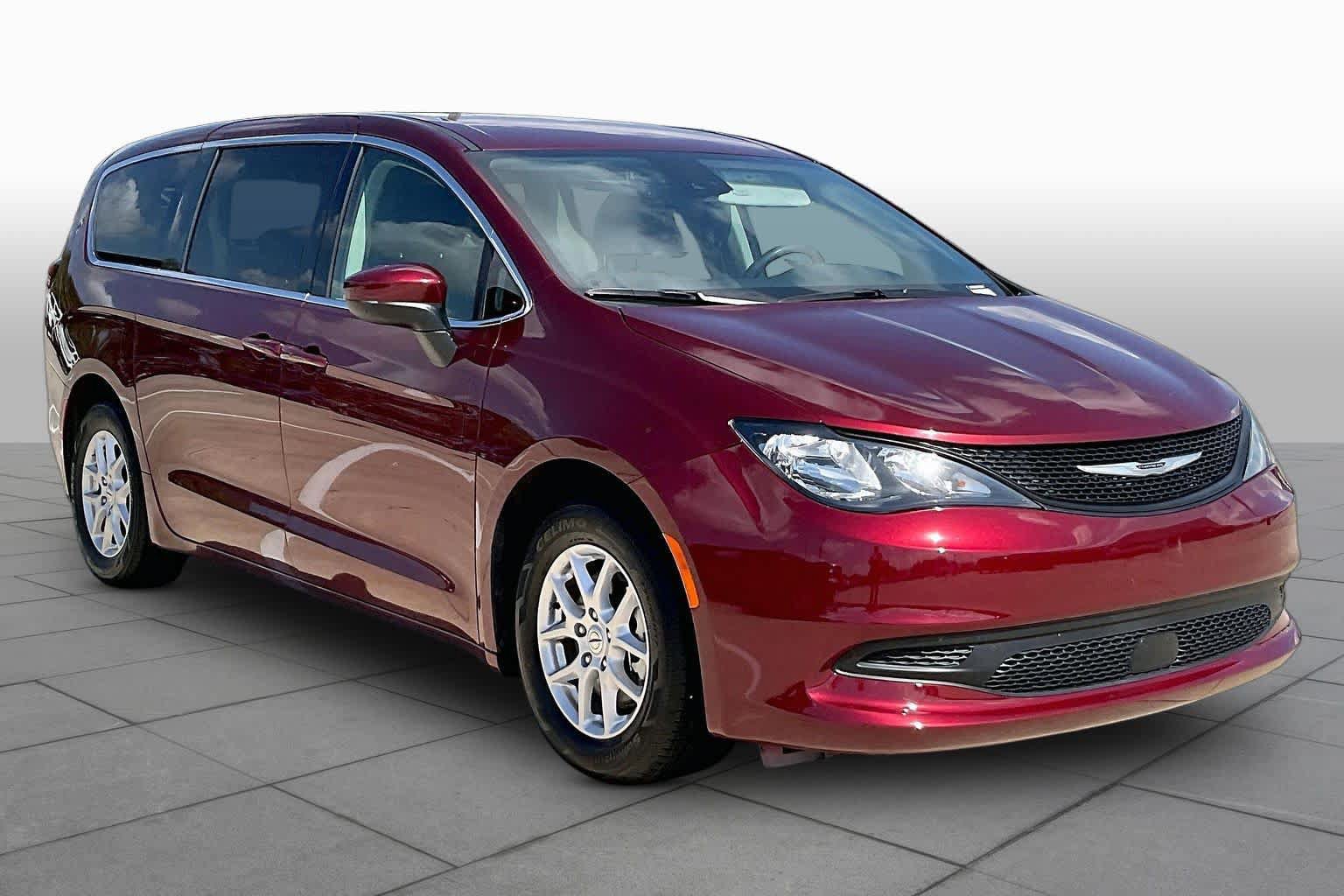 Used 2023 Chrysler Voyager LX FWD image 3