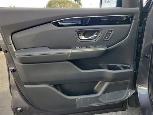 New 2025 Honda Pilot Touring image 19