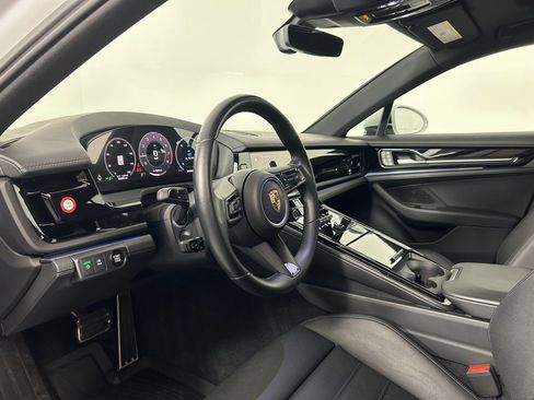 Certified 2024 Porsche Panamera 4 AWD/4WD image 4