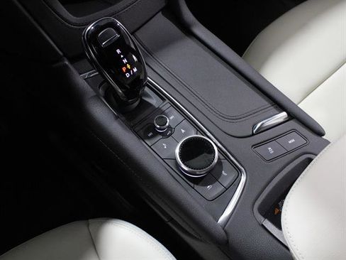 Certified 2026 Cadillac XT5 Sportv w/ LPO, Onyx Lite Package image 17