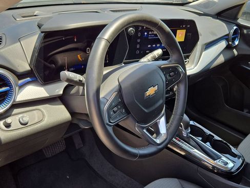Used 2025 Chevrolet Trax LT w/ LT Convenience Package FWD image 15