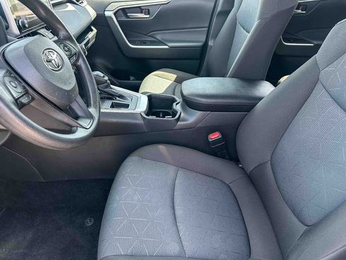 Used 2025 Toyota RAV4 XLE FWD image 13