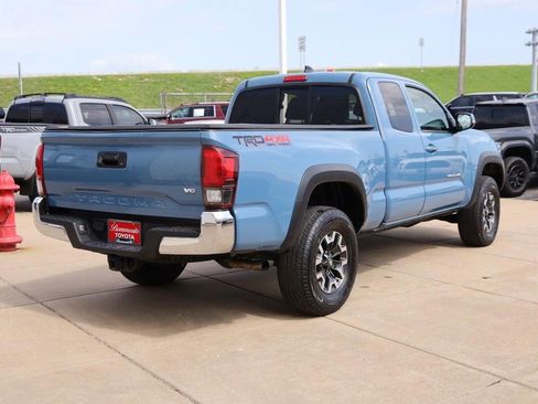 Used 2019 Toyota Tacoma TRD Off-Road AWD/4WD image 6