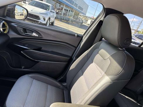 Certified 2025 Chevrolet Trax LT w/ Driver Confidence Package image 15