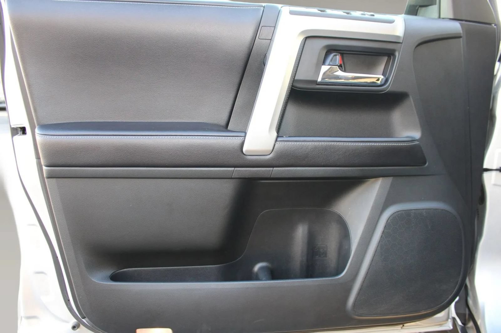 Used 2016 Toyota 4Runner SR5 AWD/4WD image 7