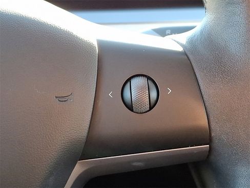 Used 2023 Tesla Model Y Long Range image 22