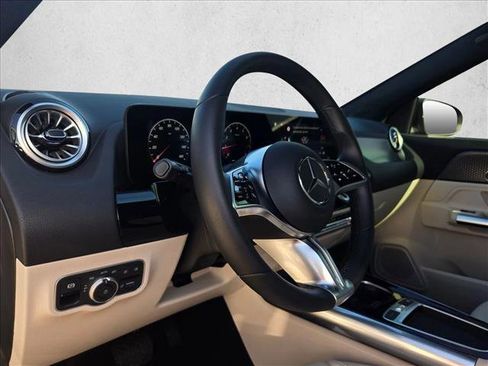 Certified 2025 Mercedes-Benz GLA 250 image 10