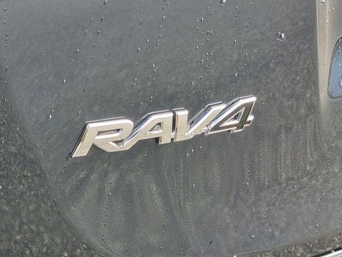 Used 2018 Toyota RAV4 XLE image 32