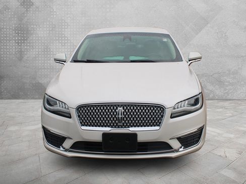 Used 2020 Lincoln MKZ image 2