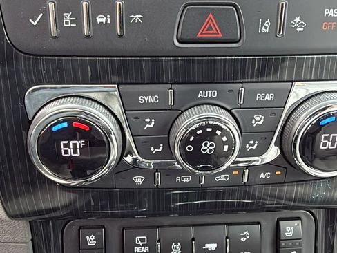 Used 2016 Chevrolet Traverse LTZ AWD/4WD image 38