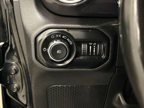 Used 2021 Jeep Wrangler Unlimited Sahara AWD/4WD image 12