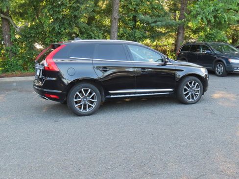 Used 2017 Volvo XC60 T6 Dynamic w/ Preferred Option Package AWD/4WD image 6