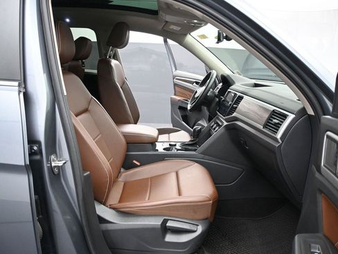 Used 2022 Volkswagen Atlas SE w/ Panoramic Sunroof Package AWD/4WD image 16