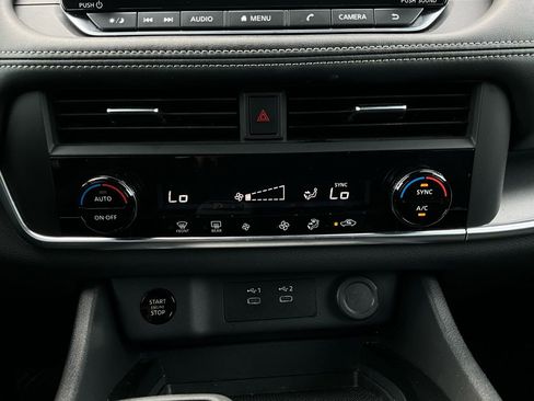 Used 2025 Nissan Rogue SV image 27