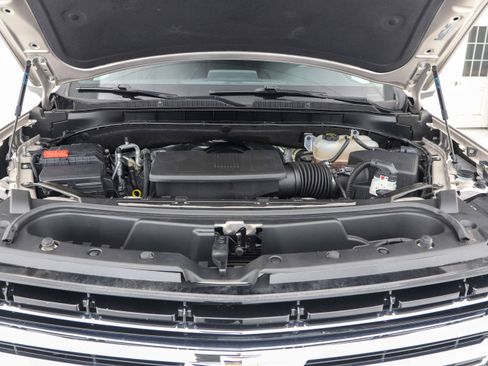 Used 2024 Chevrolet Suburban LT image 32