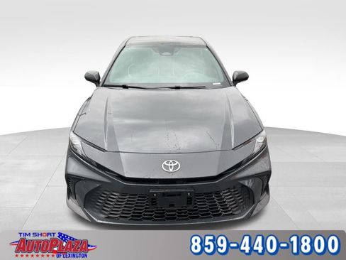 Used 2025 Toyota Camry SE image 14