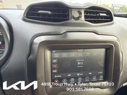 Used 2019 Jeep Renegade Latitude FWD image 18