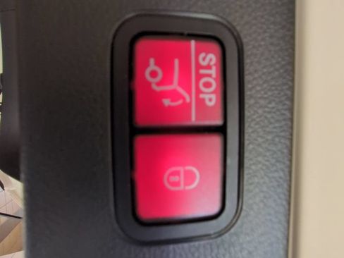 Used 2021 Mercedes-Benz GLC 300 4MATIC image 32