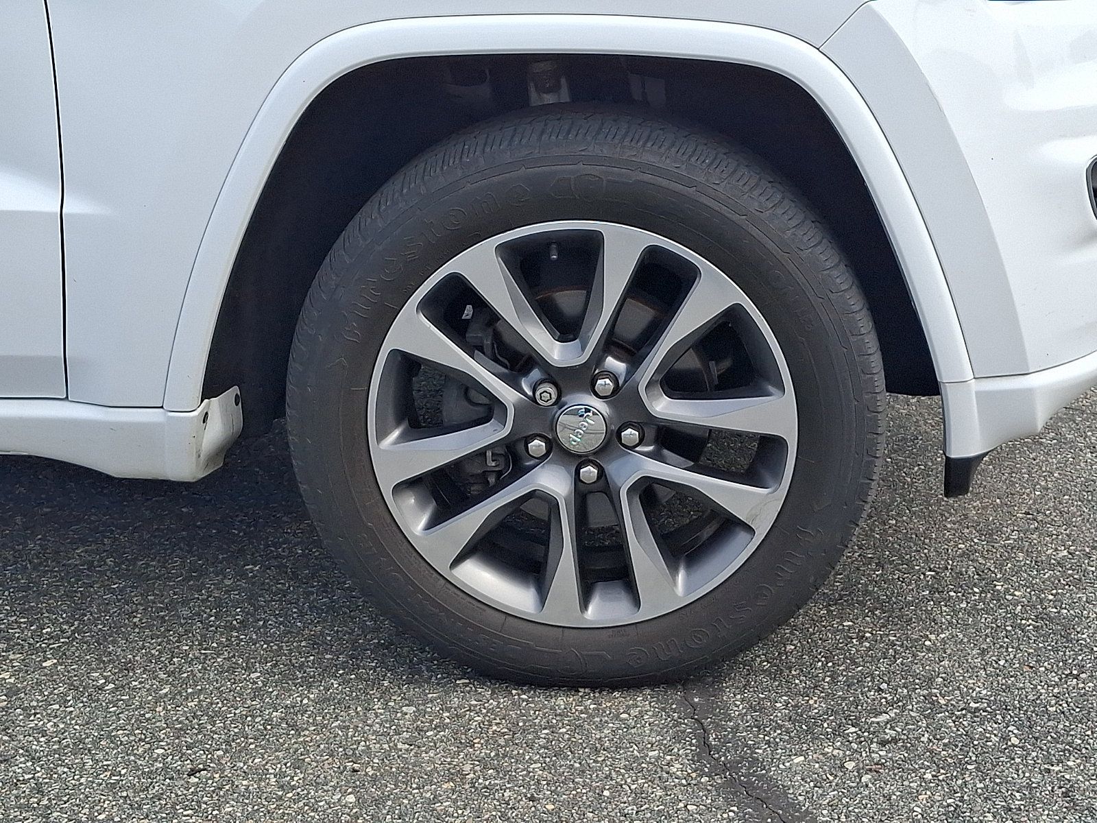 Used 2017 Jeep Grand Cherokee Overland AWD/4WD image 8