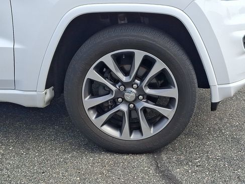 Used 2017 Jeep Grand Cherokee Overland AWD/4WD image 8