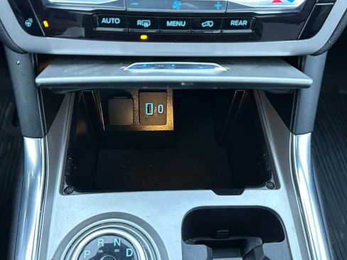 Used 2024 Ford Explorer XLT w/ Equipment Group 202A image 33