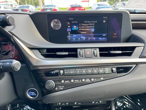 Used 2020 Lexus ES 300h w/ Premium Package FWD image 45