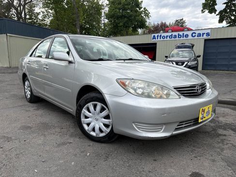 Used 2005 Toyota Camry FWD image 1
