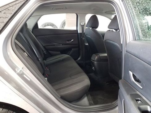 Used 2024 Hyundai Elantra SEL image 17