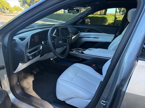 Certified 2024 Cadillac Lyriq Luxury image 7