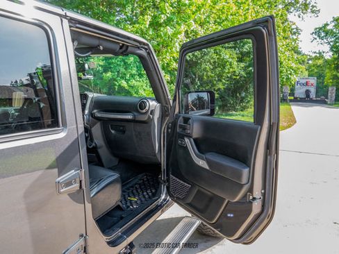 Used 2016 Jeep Wrangler Unlimited Rubicon w/ Connectivity Group image 69