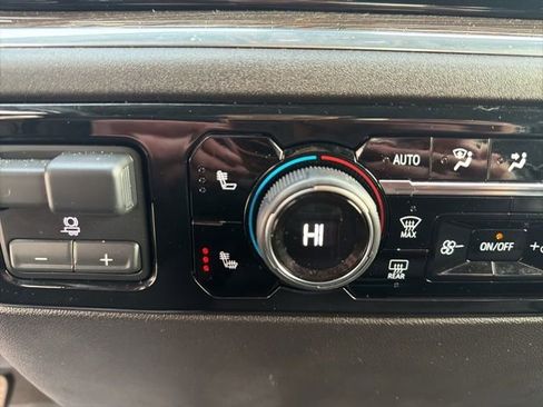 Used 2025 Chevrolet Silverado 1500 LT image 39