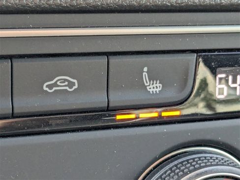 Used 2020 Volkswagen Atlas Cross Sport SE w/ Towing Package image 19