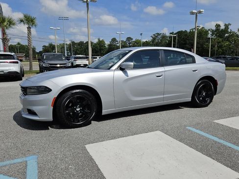 Used 2020 Dodge Charger SXT w/ Driver Convenience Group RWD image 2