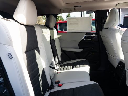 New 2026 Mitsubishi Outlander SE image 24