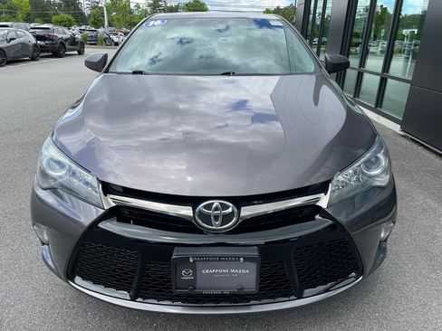 Used 2016 Toyota Camry SE w/ Moonroof Package FWD image 2