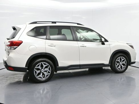 Used 2019 Subaru Forester Premium AWD/4WD image 8