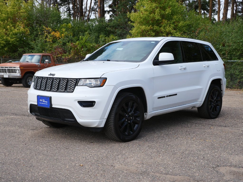 Used 2018 Jeep Grand Cherokee Altitude AWD/4WD image 2