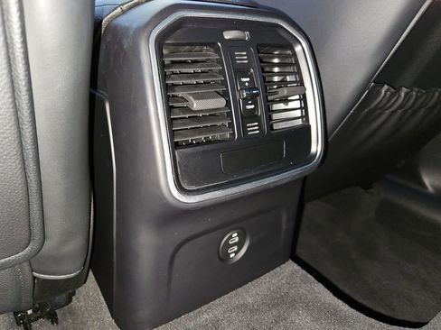 Used 2021 Porsche Macan image 16