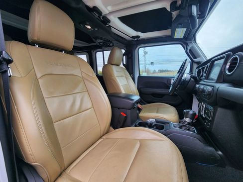 Used 2018 Jeep Wrangler Unlimited Sahara w/ Dual Top Group AWD/4WD image 44