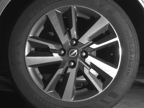 Used 2025 Nissan Versa SV FWD image 14