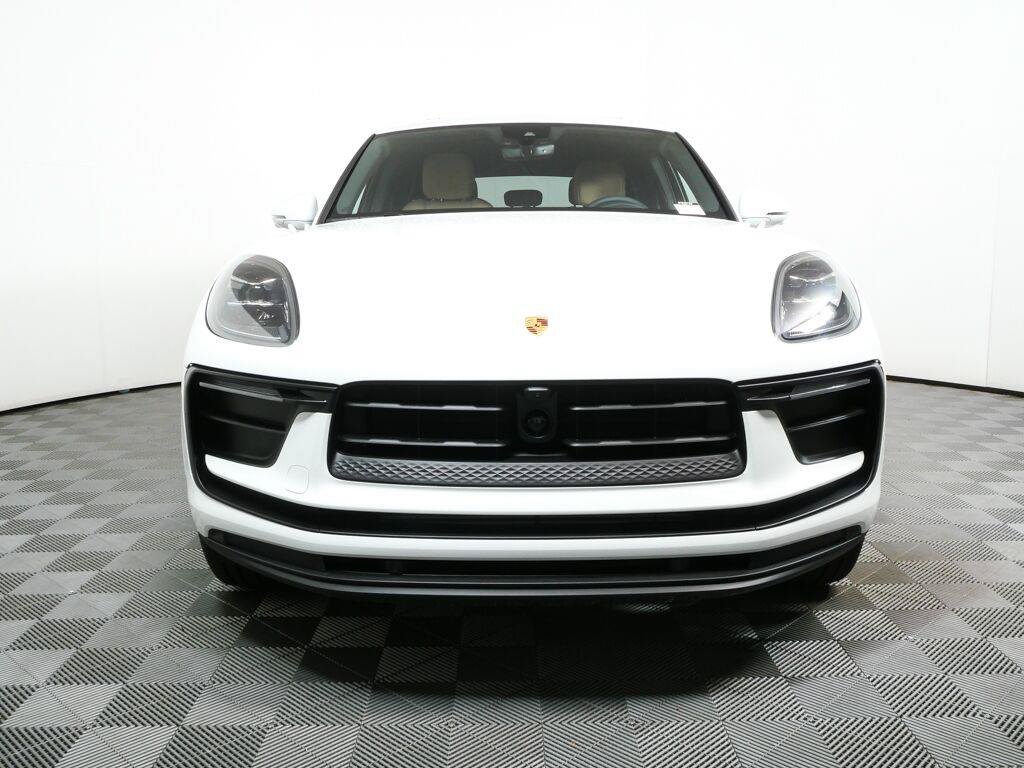 Certified 2026 Porsche Macan AWD/4WD image 34