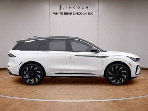 Used 2025 Lincoln Nautilus Black Label w/ Jet Appearance Package AWD/4WD image 4