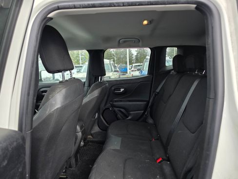 Used 2018 Jeep Renegade Altitude image 6