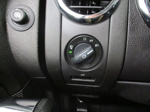 Used 2010 Ford Explorer XLT image 21