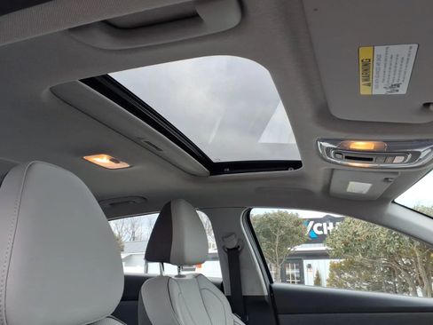 Used 2023 Hyundai Elantra Limited image 14