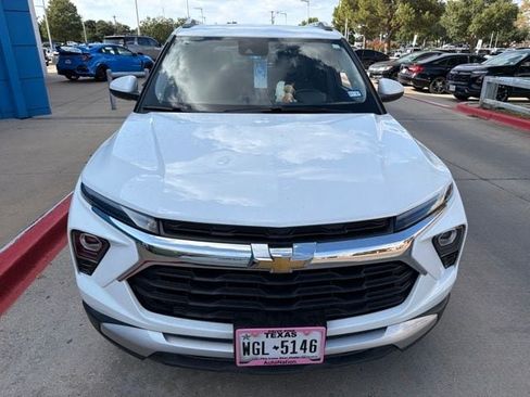 Used 2025 Chevrolet TrailBlazer LT w/ LT Cold Weather Package FWD image 2