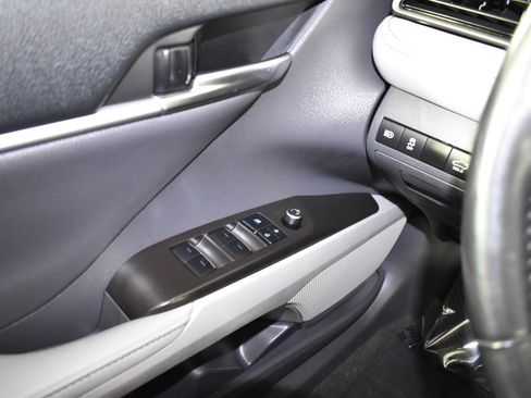 Used 2022 Toyota Camry XLE image 34